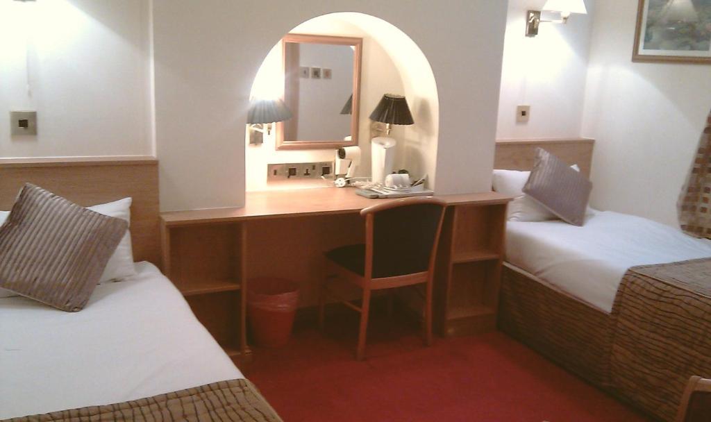 Crescent 2* Reading