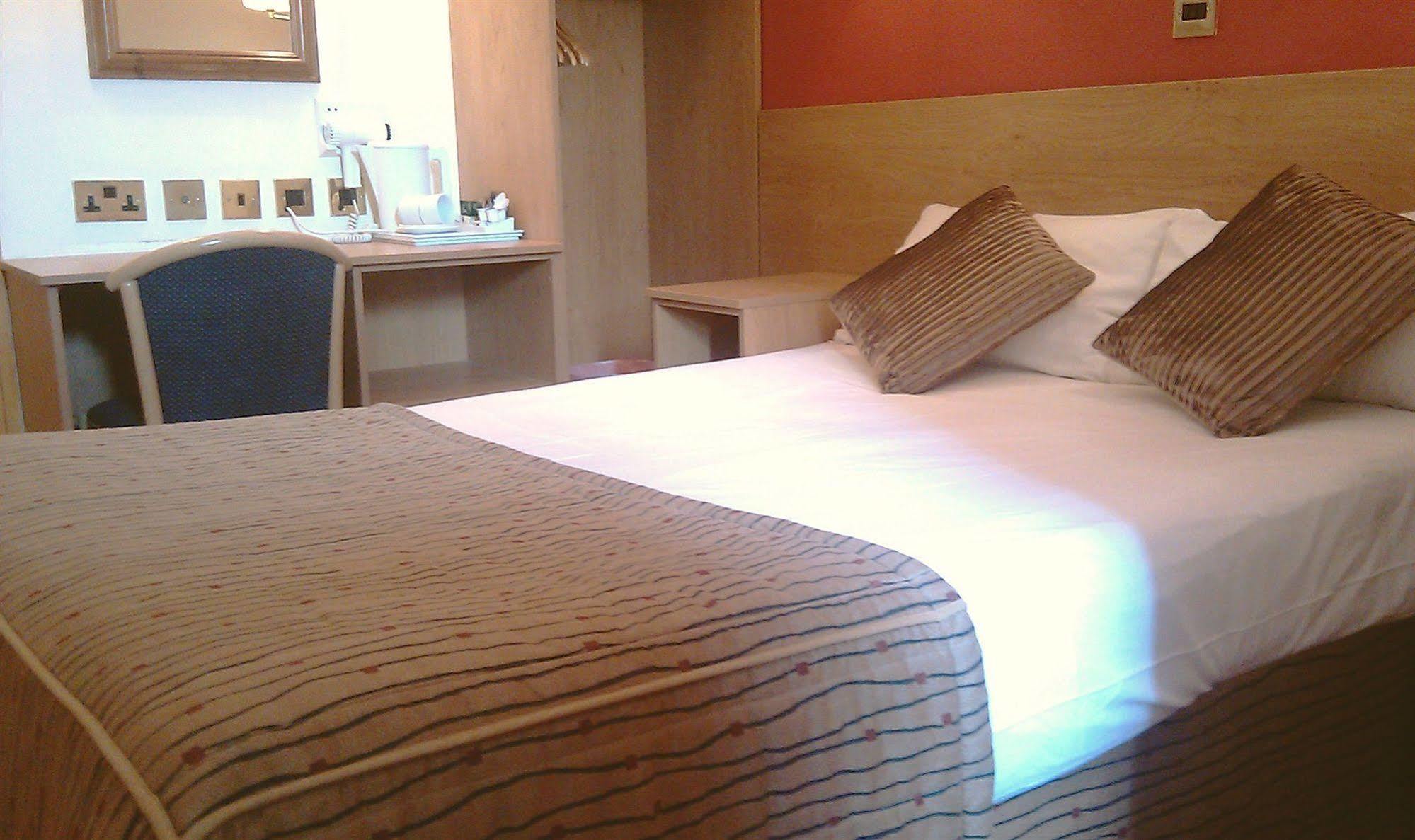 Hotel Crescent 2*