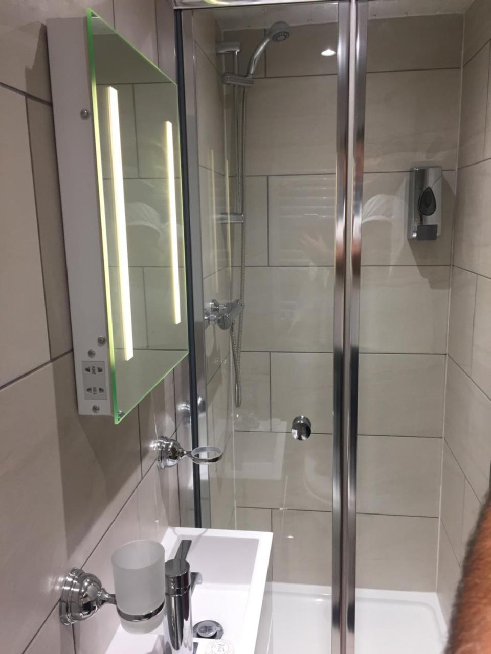 Hotel Crescent Reading